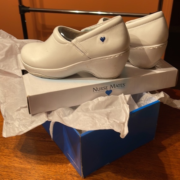 Women Nurse Mates - Picture 2 of 4